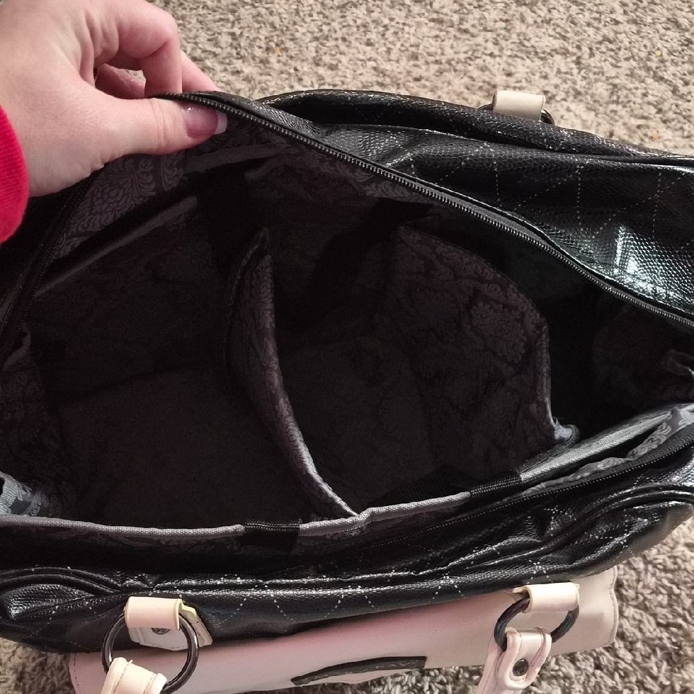 Mary Kay Black and Cream Quilted Travel Bag - Picture 2 of 8